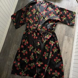 Cacique | Vintage Satin Black Roses Robe